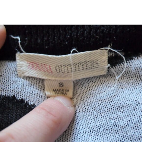 Black sweater, skulls pattern, size small - Picture 4 of 5